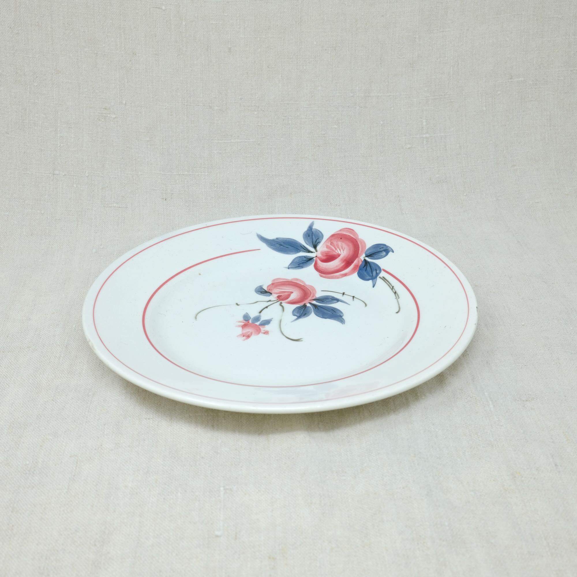 Red circle flower plate