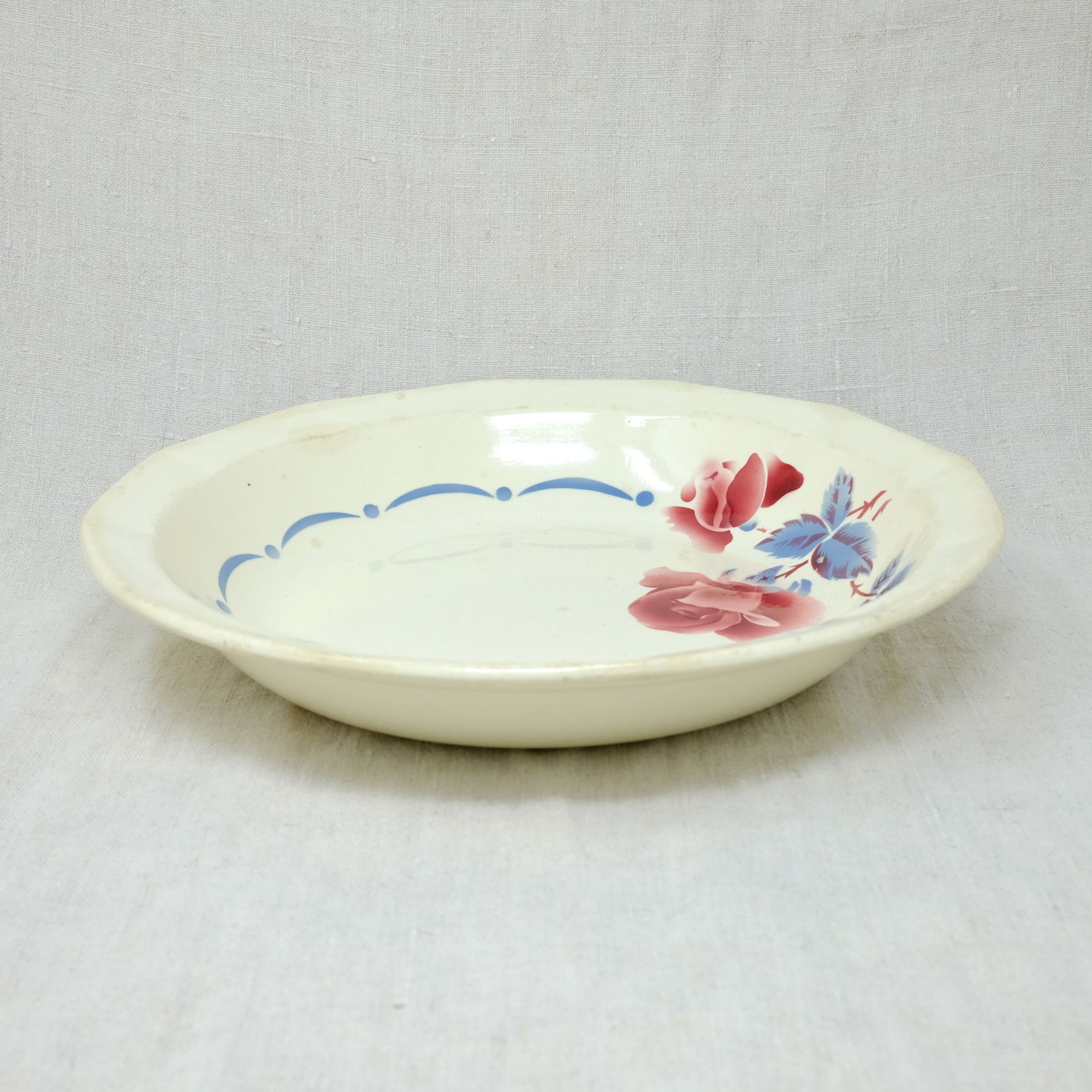 Red flower blue dots salad bowl