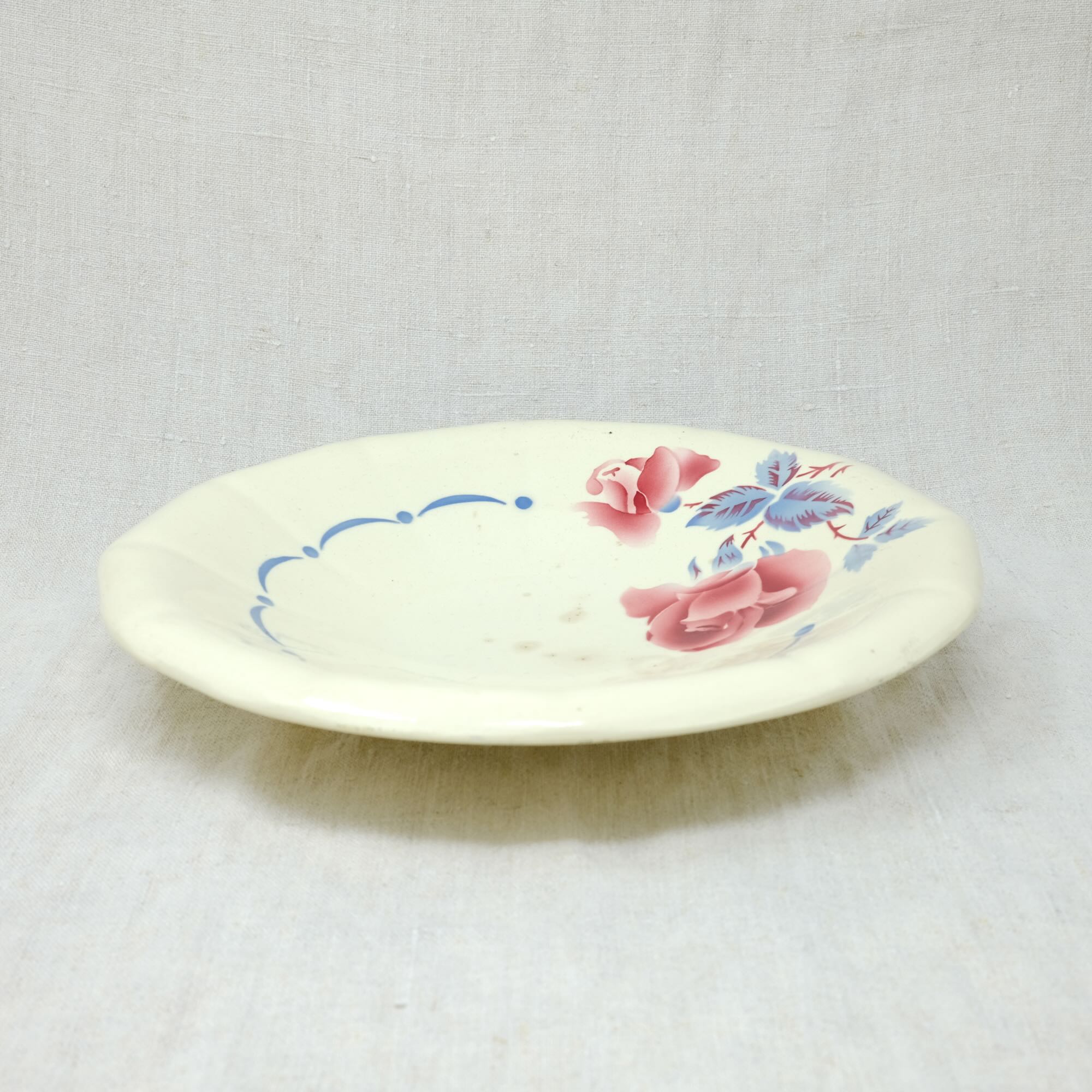 Red flower blue dots salad bowl