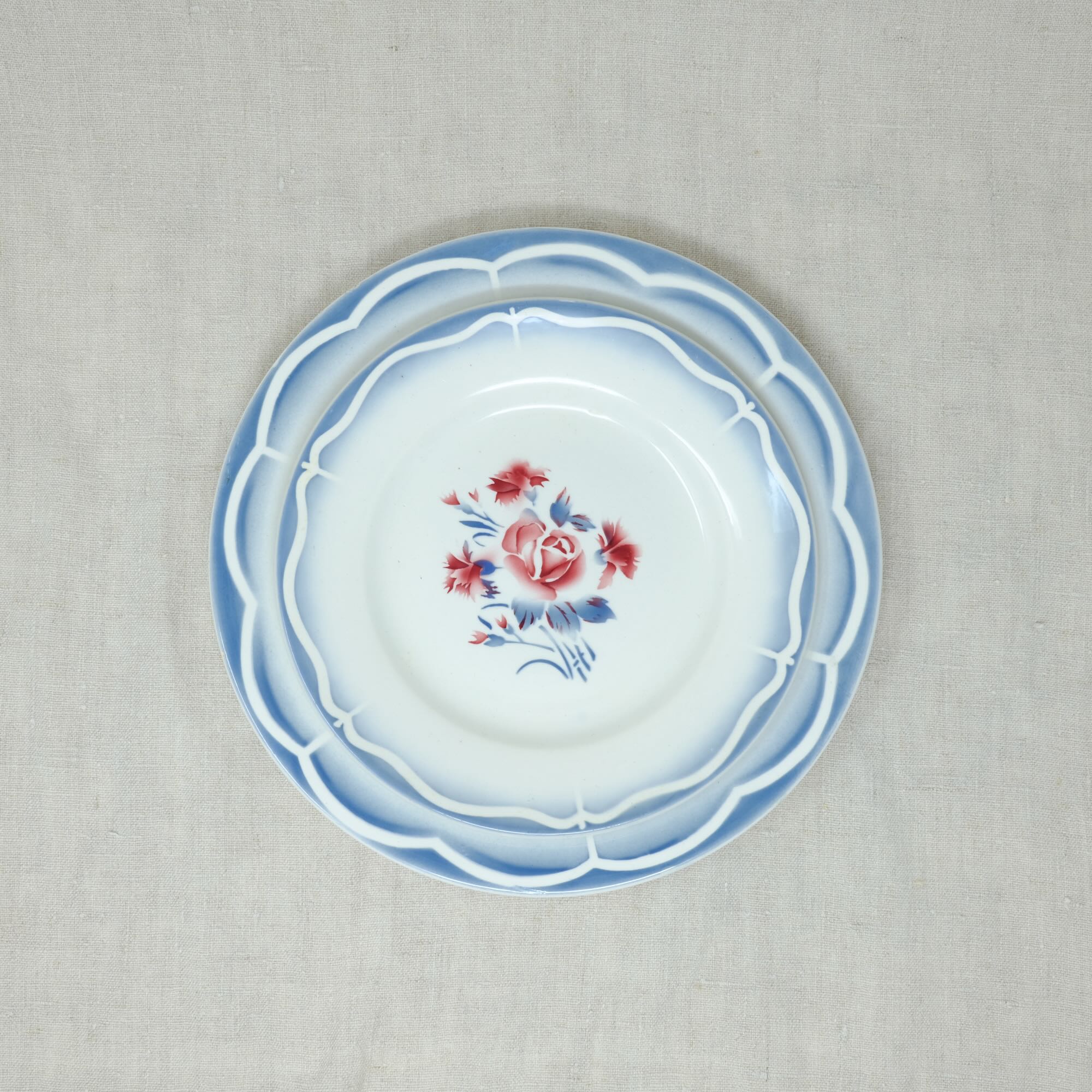 Red rose blue-framed plate