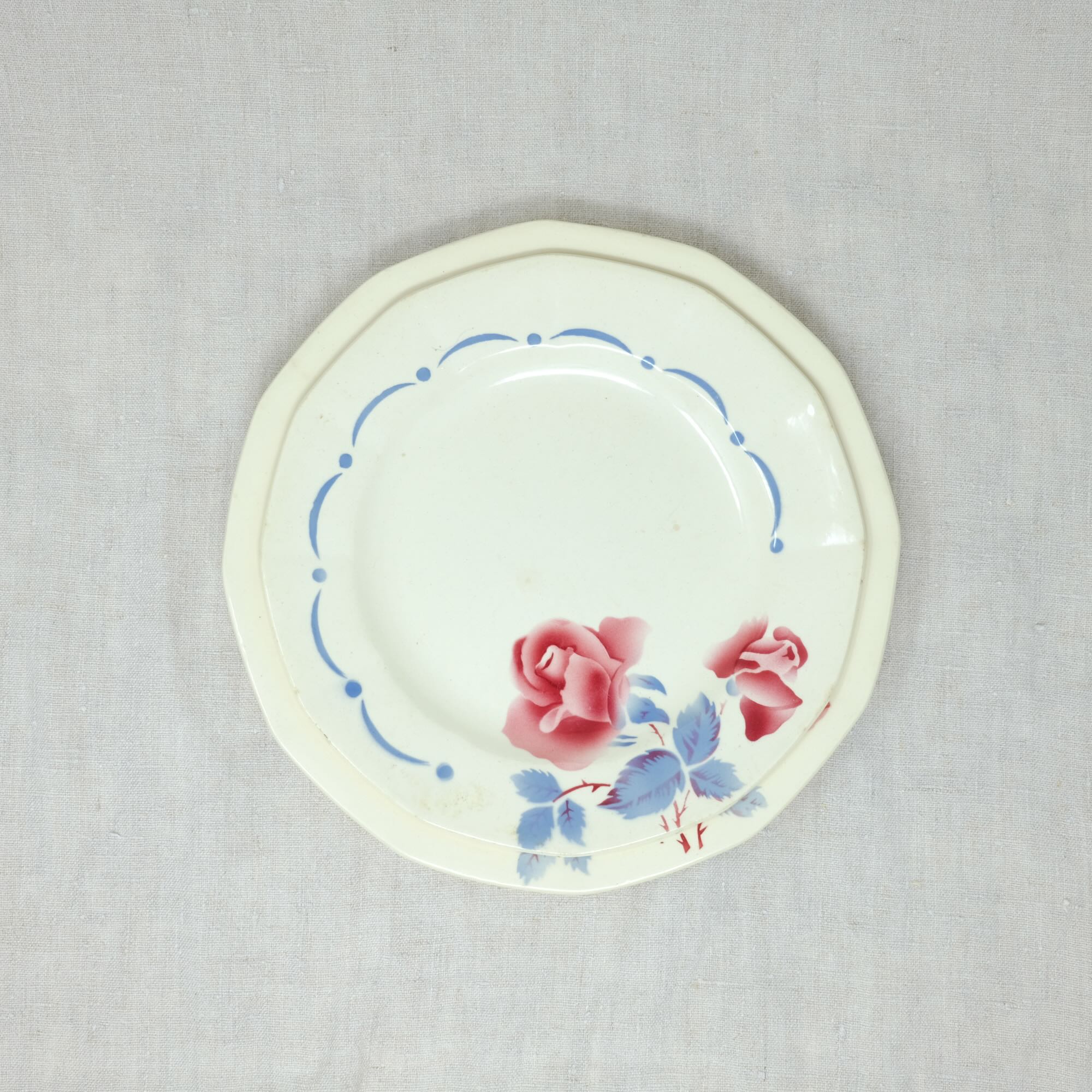 Red flower blue dots plate