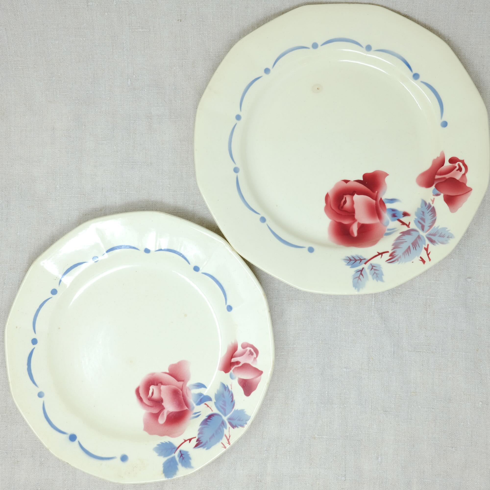 Red flower blue dots plate