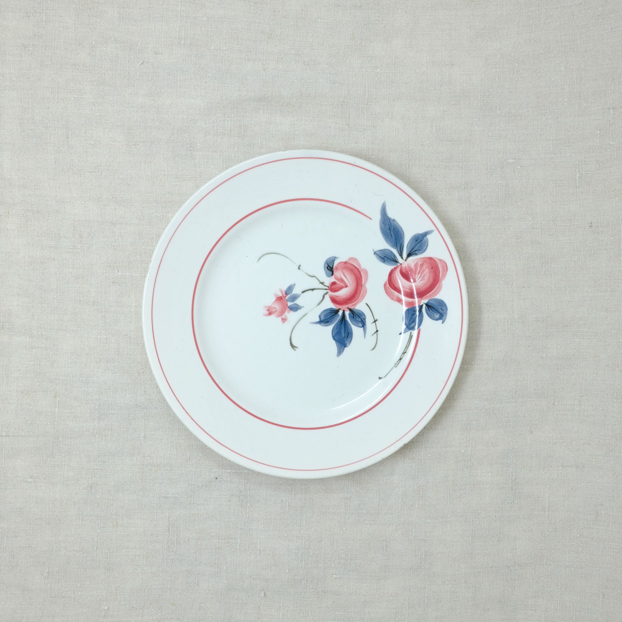 Red circle flower plate