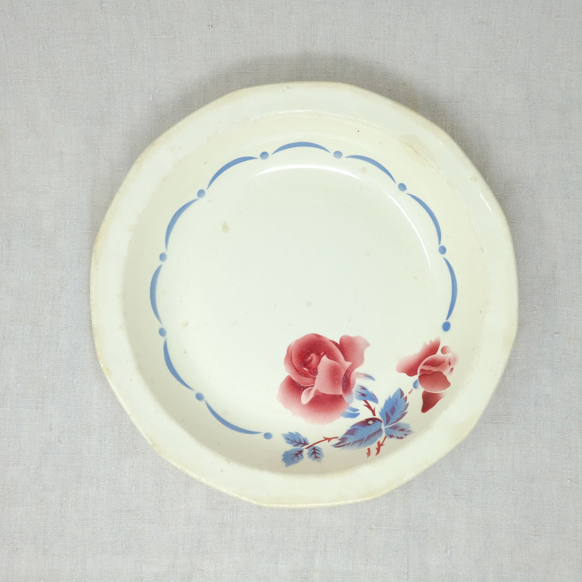 Red flower blue dots salad bowl