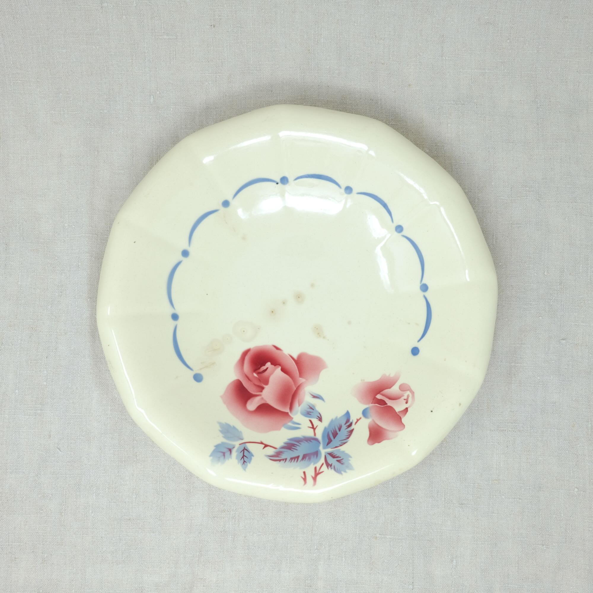 Red flower blue dots salad bowl