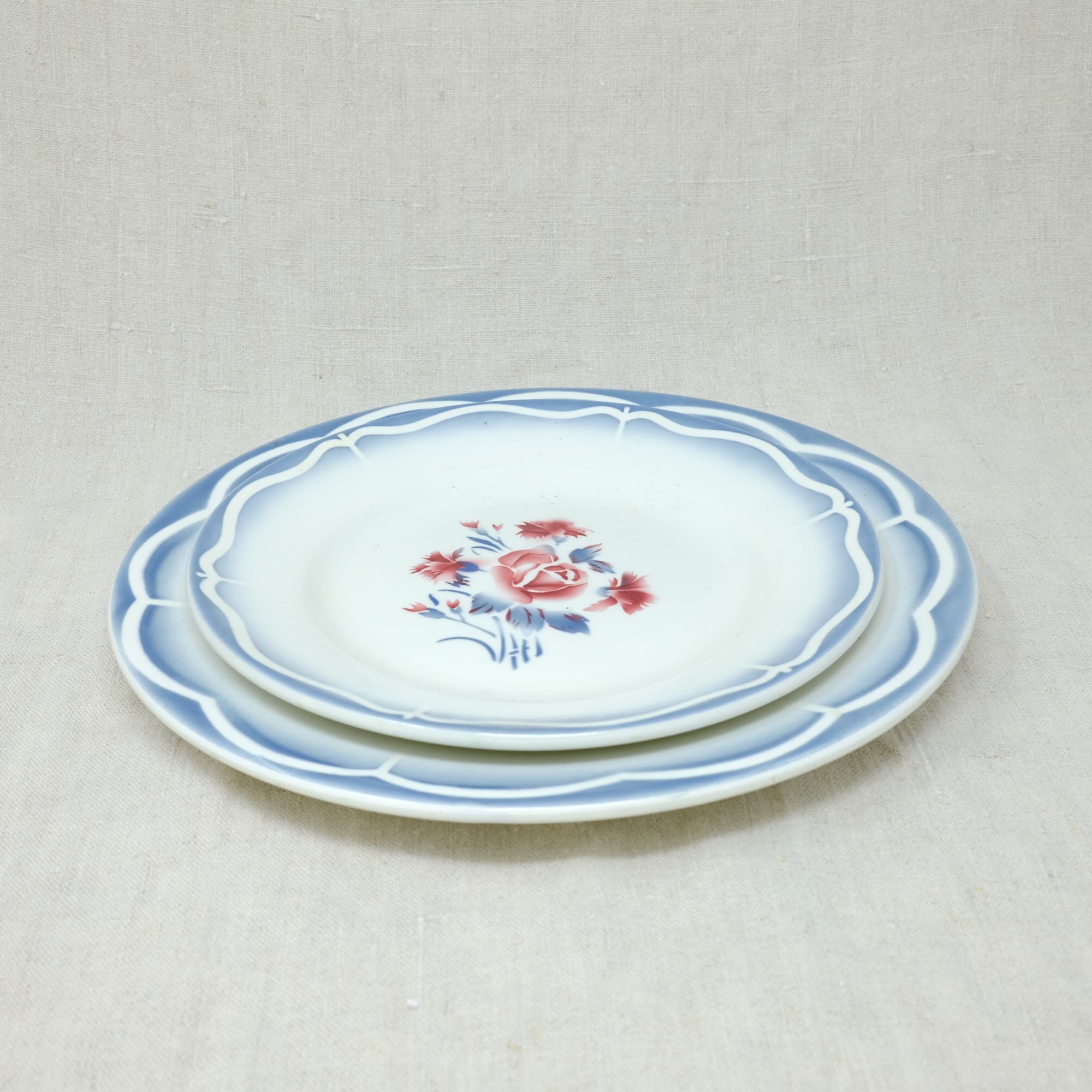 Red rose blue-framed plate-CARRON-Paris