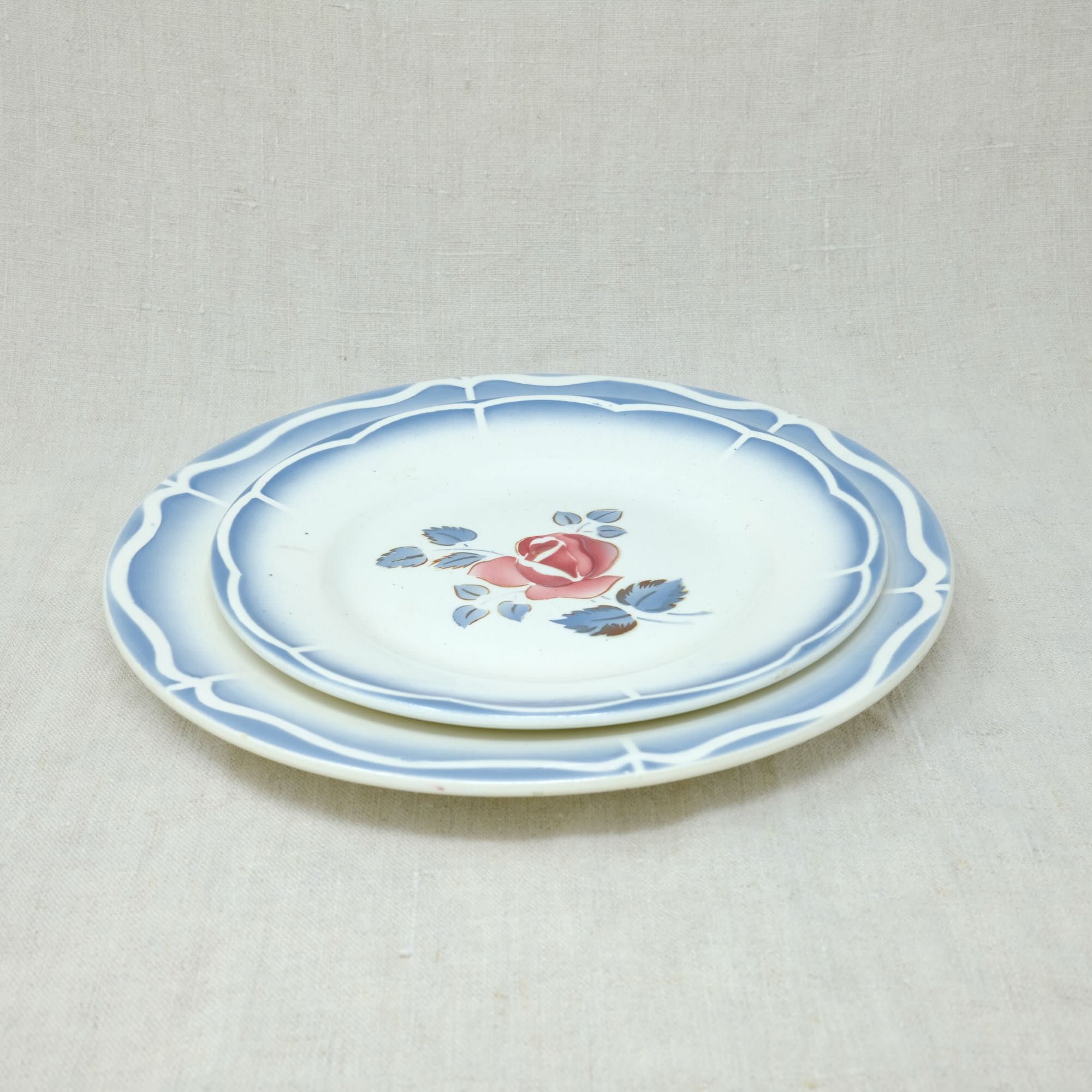 Red rose blue-framed plate-CARRON-Paris